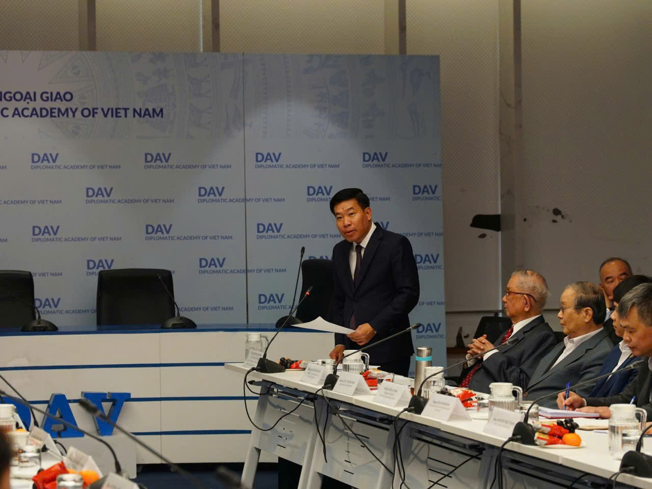 TS. Nguyễn Mạnh Cường, Ủy viên Trung ương Đảng, Phó Bí thư Thường trực Đảng ủy, Thứ trưởng Bộ Ngoại giao phát biểu khai mạc Hội thảo.